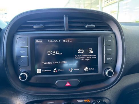 Used 2025 Kia Soul LX w/ LX Technology Package FWD image 20