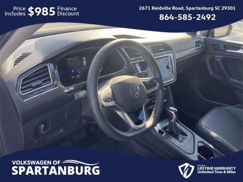 Used 2023 Volkswagen Tiguan SE w/ Panoramic Sunroof Package image 11