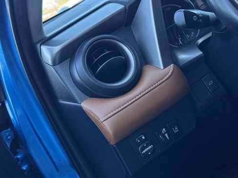 Used 2017 Toyota RAV4 Limited image 35