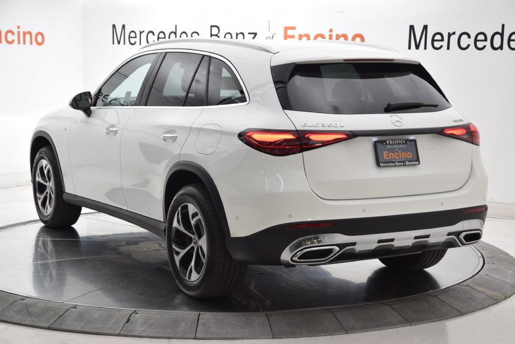 Used 2025 Mercedes-Benz GLC 350e 4MATIC image 4