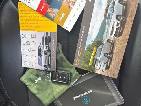 Used 2024 Jeep Grand Cherokee Altitude image 10