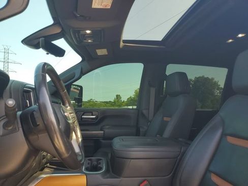 Used 2021 GMC Sierra 2500 AT4 w/ AT4 Premium Plus Package AWD/4WD image 9