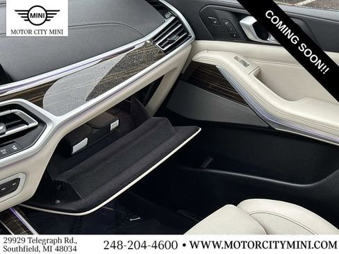 Used 2021 BMW X7 M50i w/ Executive Package image 39