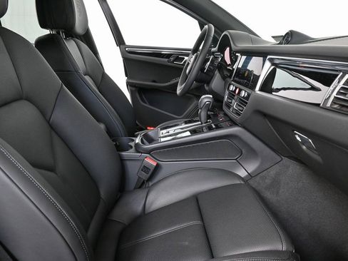 Certified 2026 Porsche Macan AWD/4WD image 20