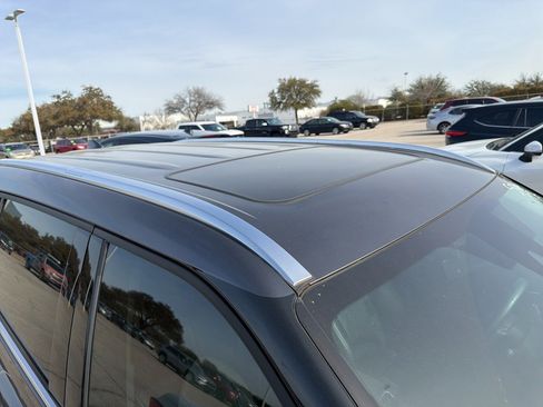 Used 2023 Toyota Highlander Limited image 5