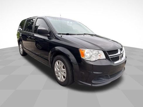 Used 2018 Dodge Grand Caravan SE w/ UConnect Hands-Free Group FWD image 3