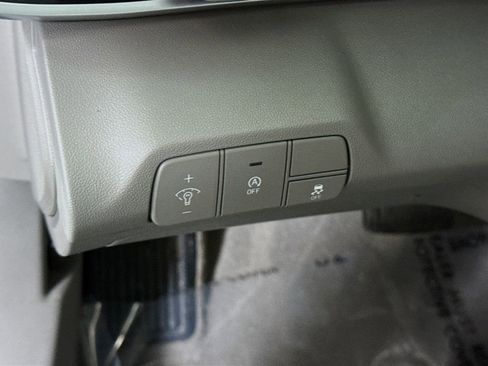 Certified 2024 Hyundai Elantra SE image 18