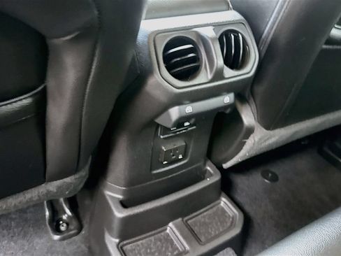 Used 2022 Jeep Wrangler Unlimited Sahara w/ Cold Weather Group AWD/4WD image 29