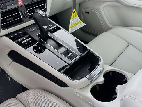 New 2025 Porsche Macan image 20