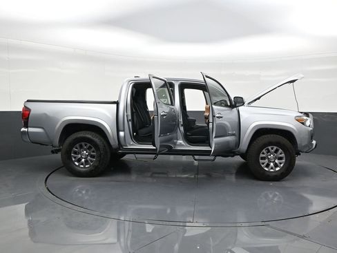 Used 2019 Toyota Tacoma SR5 w/ SR5 Appearance Package (SM) RWD image 30