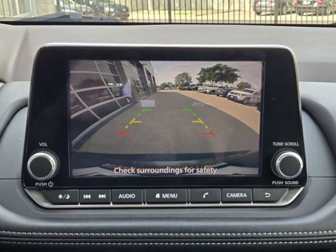 Used 2023 Nissan Rogue SV image 12