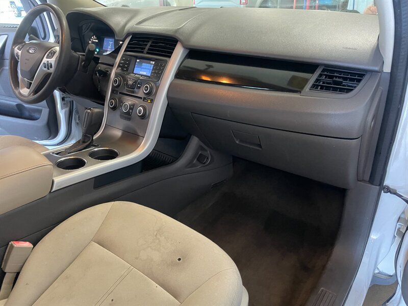 Used 2014 Ford Edge SE FWD image 17