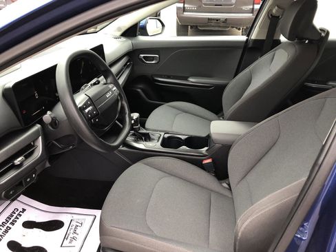 Used 2025 Kia K4 LXS image 17