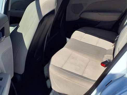Used 2018 Hyundai Elantra Value Edition FWD image 12