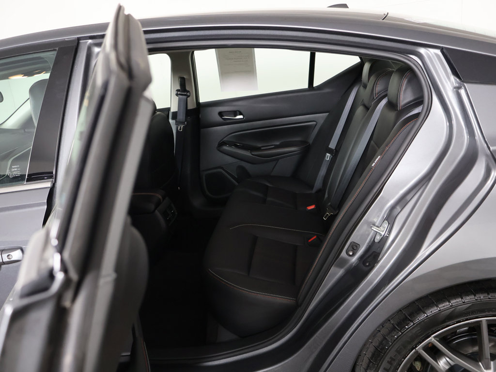 Used 2023 Nissan Altima 2.0 SR FWD image 32