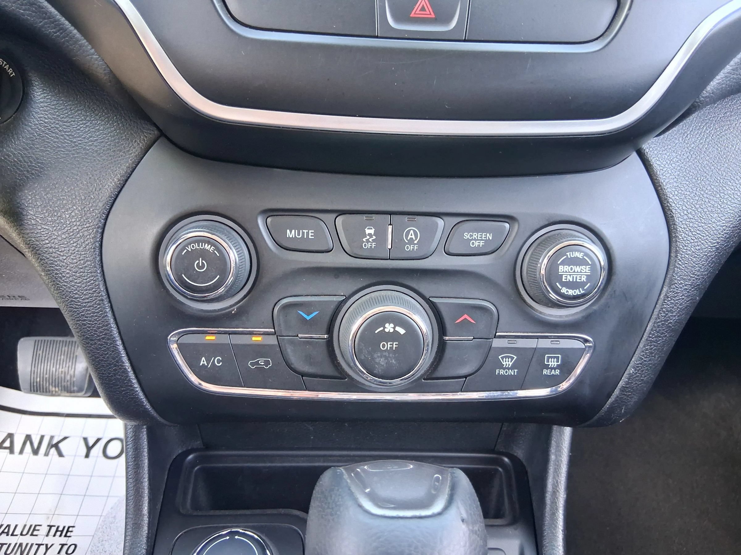 Used 2019 Jeep Cherokee Latitude w/ Popular Appearance Group AWD/4WD image 43