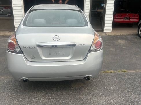 Used 2010 Nissan Altima 2.5 S FWD image 5