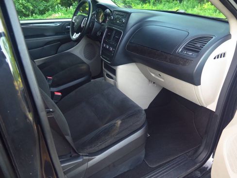 Used 2015 Dodge Grand Caravan American Value Package w/ UConnect Hands-Free Group FWD image 15