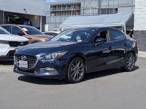 Used 2018 MAZDA MAZDA3 Touring FWD image 3