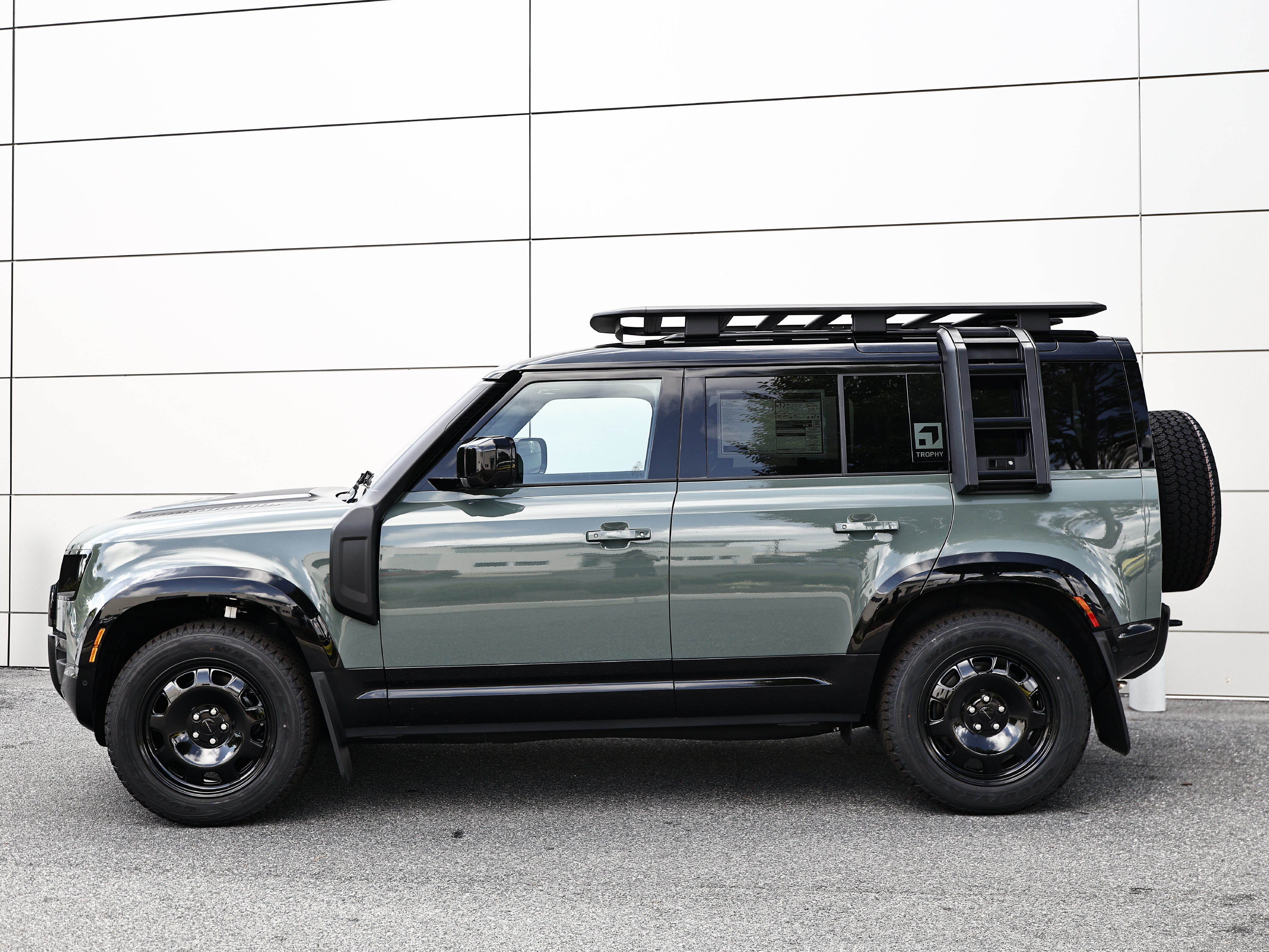 New 2026 Land Rover Defender 110 AWD/4WD image 4