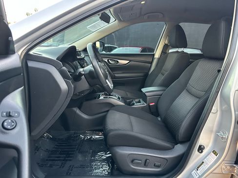 Used 2017 Nissan Rogue SV image 30