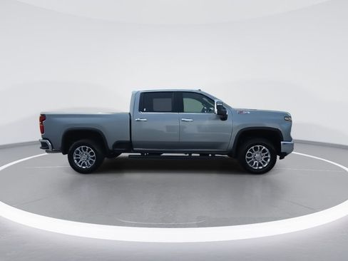Used 2025 Chevrolet Silverado 2500 LTZ w/ LTZ Plus Package image 9