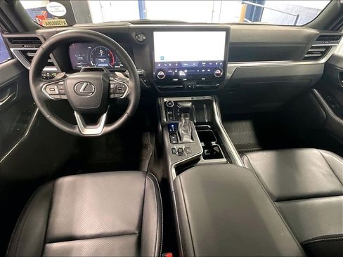 Used 2024 Lexus GX 550 w/ Accessory Package (2T) AWD/4WD image 22