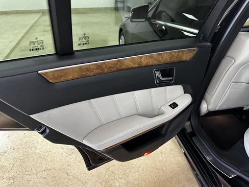 Used 2011 Mercedes-Benz E 350 4MATIC Sedan image 70