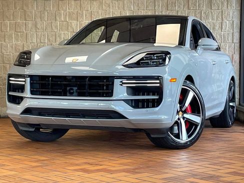 Used 2024 Porsche Cayenne Turbo AWD/4WD image 2