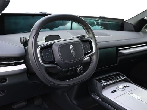 New 2026 Lincoln Navigator Reserve AWD/4WD image 11