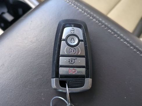 Used 2020 Ford Explorer Platinum w/ Premium Technology Package AWD/4WD image 36
