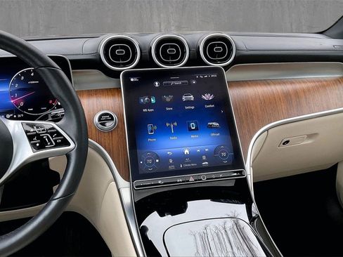 Used 2023 Mercedes-Benz GLC 300 4MATIC image 9