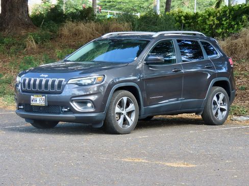 Used 2021 Jeep Cherokee Limited w/ Elite Package FWD image 2