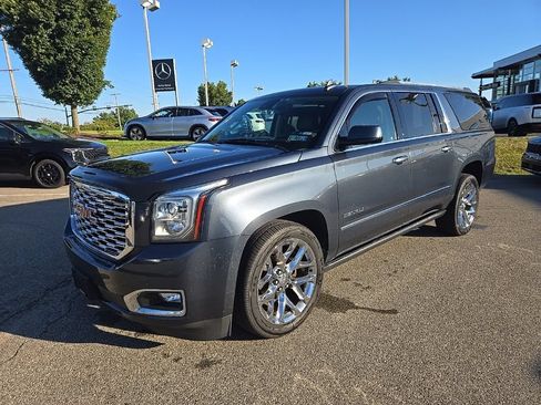 Used 2020 GMC Yukon XL Denali w/ Denali Premium Package AWD/4WD image 9