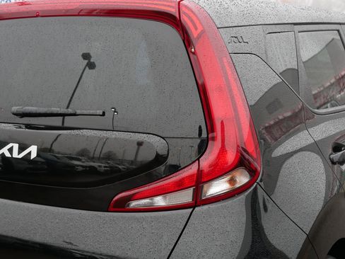 Certified 2022 Kia Soul EX image 17