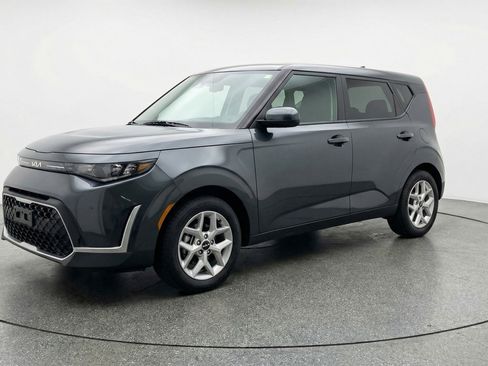 Used 2025 Kia Soul LX w/ LX Technology Package image 3