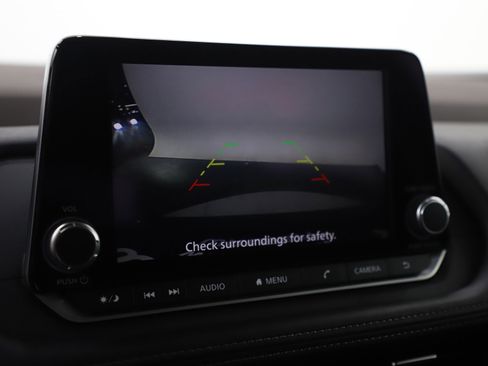 Used 2023 Nissan Rogue S image 22