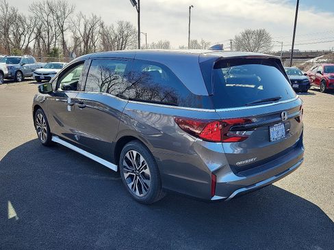 Used 2026 Honda Odyssey Elite image 3