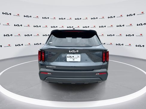 Certified 2023 Kia Sorento LX FWD image 7