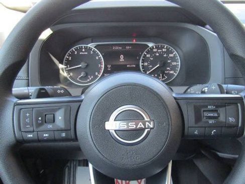 Used 2024 Nissan Pathfinder S AWD/4WD image 12