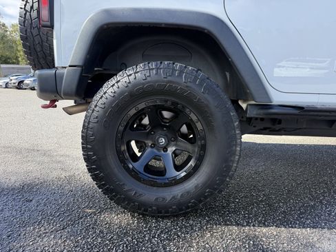 Used 2018 Jeep Wrangler Unlimited Rubicon image 18