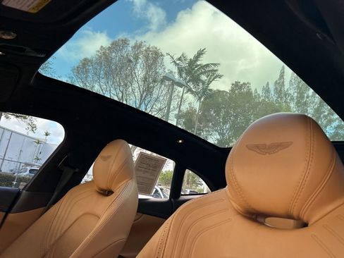 Used 2021 Aston Martin DBX AWD/4WD image 21