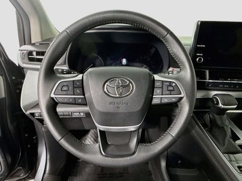 Certified 2025 Toyota Sienna XLE FWD image 13