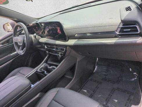 Used 2026 Chevrolet Traverse LT w/ Sun and Wheel Package FWD image 22