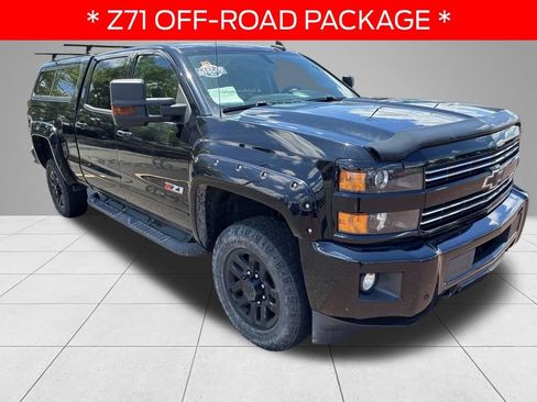 Used 2018 Chevrolet Silverado 2500 LT w/ Midnight Edition AWD/4WD image 3