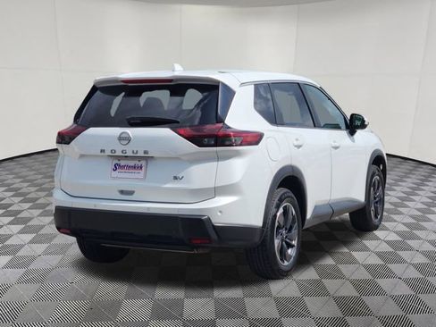 Used 2024 Nissan Rogue SV image 4
