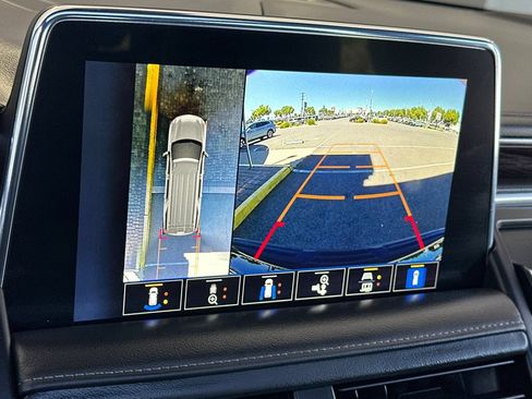 Used 2022 Chevrolet Tahoe LT w/ Luxury Package AWD/4WD image 19