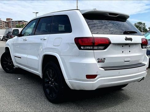Used 2021 Jeep Grand Cherokee Laredo X AWD/4WD image 3