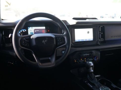 Used 2022 Ford Bronco image 11