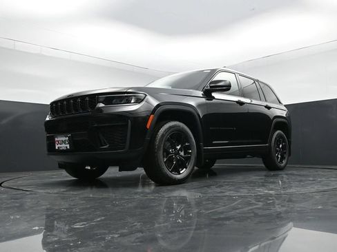 New 2026 Jeep Grand Cherokee Altitude AWD/4WD image 57